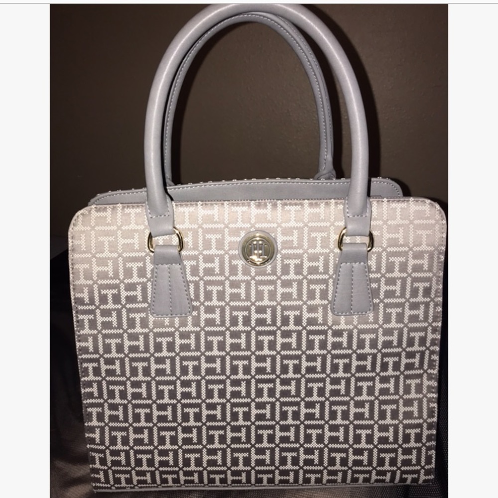 NWOT Tommy Hilfiger Grey and white Purse.